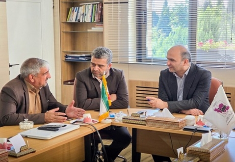 نشست مدیرعامل شرکت شهرک‌های صنعتی استان اصفهان با فرماندار دهاقان برای بررسی مسائل شهرک‌های صنعتی این شهرستان