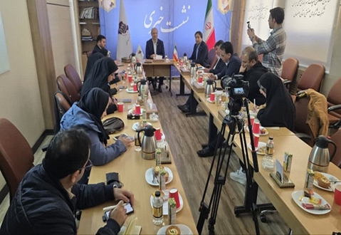 ما صنایع استان اصفهان را سبز می‌کنیم و آب پایدار به شهرک‌ها می‌رسانیم